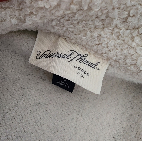 Universal Thread sherpa fluffy shaket size Medium - Picture 6 of 7